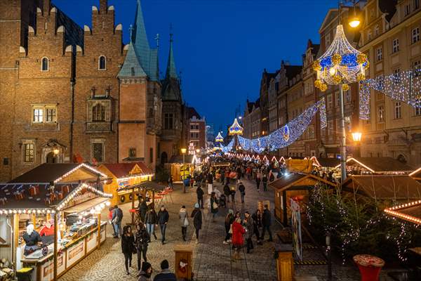 Wroclaw christmas market operates as Covid infections rage in Poland