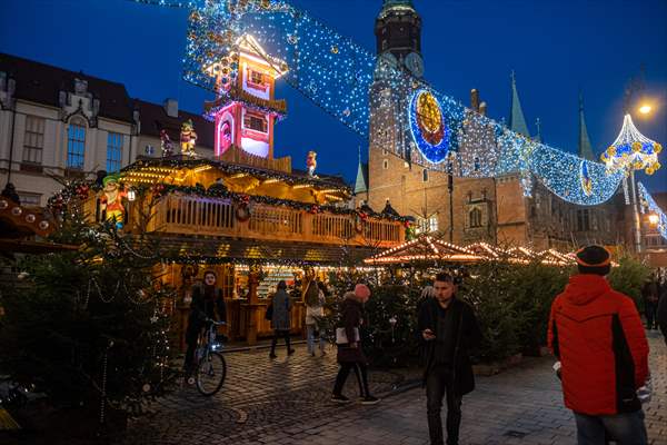 Wroclaw christmas market operates as Covid infections rage in Poland