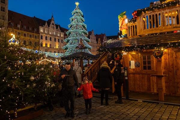Wroclaw christmas market operates as Covid infections rage in Poland