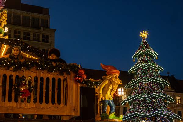 Wroclaw christmas market operates as Covid infections rage in Poland