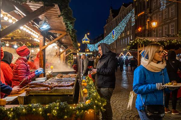 Wroclaw christmas market operates as Covid infections rage in Poland