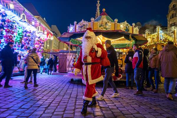 Wroclaw christmas market operates as Covid infections rage in Poland