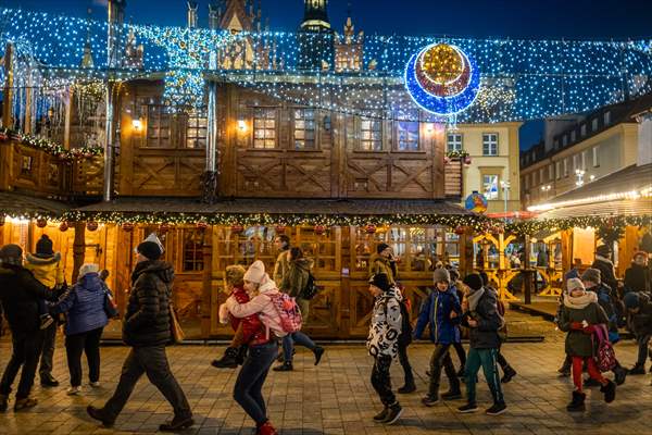 Wroclaw christmas market operates as Covid infections rage in Poland