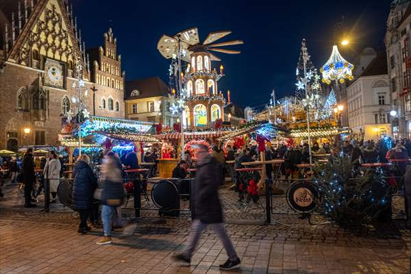 Wroclaw christmas market operates as Covid infections rage in Poland