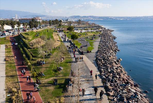 People enjoy sunny winter day in Izmir