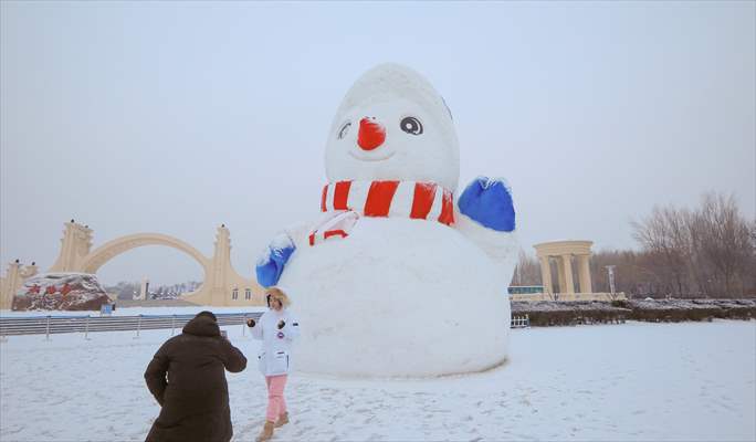 Harbin Ice and Snow World and Harbin Sun Island Snow Sculpture Art Fair