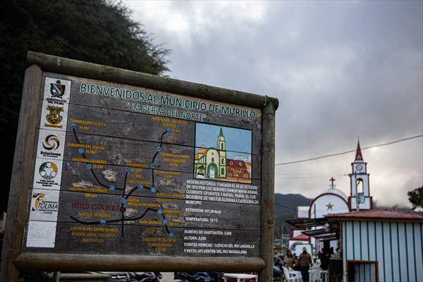 Tourists ascend to the hot springs lagoons of the Nevado del Rui