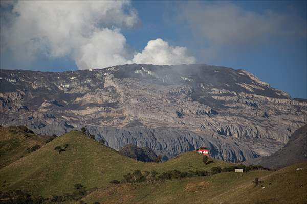 Tourists ascend to the hot springs lagoons of the Nevado del Rui