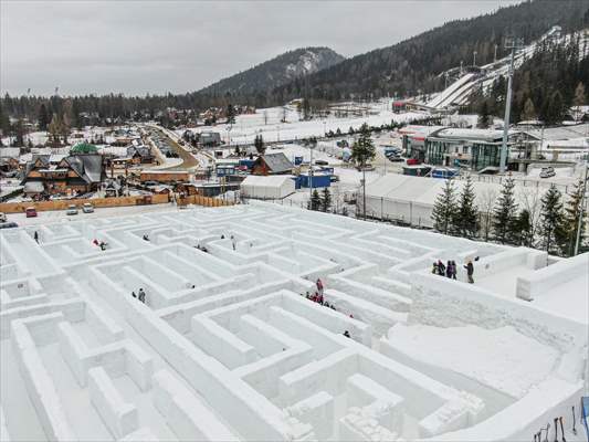 Biggest snow maze in the world goes ahead amid Omicron spread in Poland