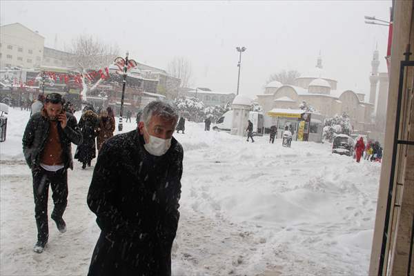 Malatya kent merkezinde kar kalınlığı 38 santimetreye ulaştı