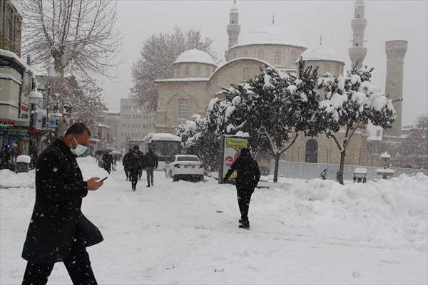Malatya kent merkezinde kar kalınlığı 38 santimetreye ulaştı