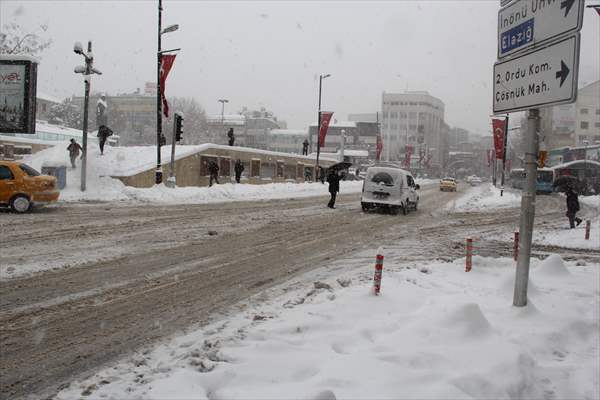 Malatya kent merkezinde kar kalınlığı 38 santimetreye ulaştı
