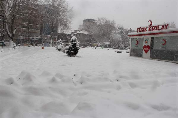 Malatya kent merkezinde kar kalınlığı 38 santimetreye ulaştı