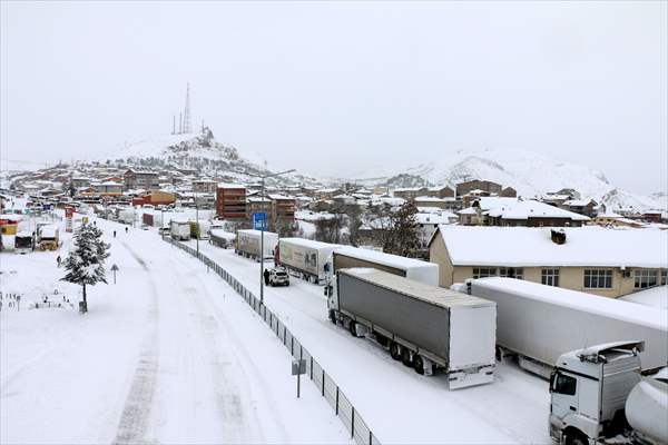 Hekimhan ilçesinden Malatya yönüne araç geçişlerine izin verilmiyor