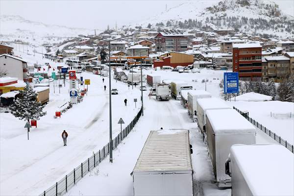 Hekimhan ilçesinden Malatya yönüne araç geçişlerine izin verilmiyor
