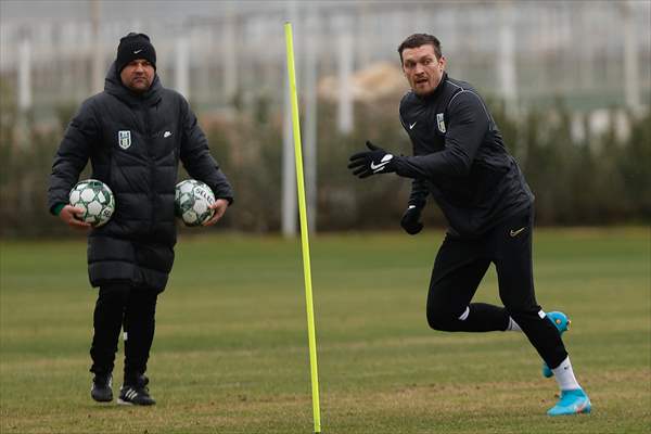 World heavyweight champion Oleksandr Usyk trains with FC Polissya in Turkiye's Antalya