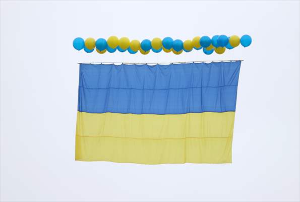 Ukrainian activists send Ukrainian flag in balloons to separatist-held territories