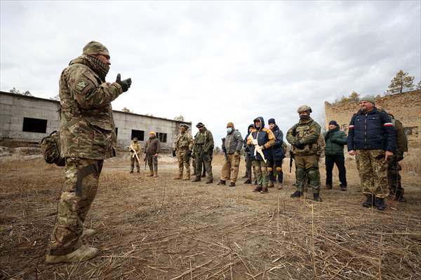 Ukrainian civilians receive military training