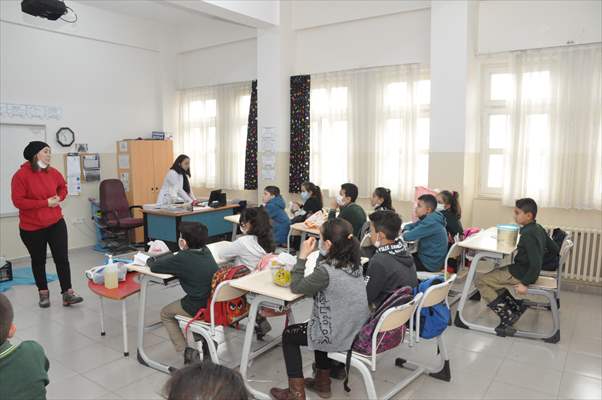 Öğrenciler "Çöp Müzesi" projesiyle atıklardan gübre ve sabun üretti