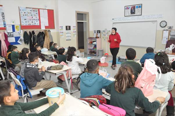Öğrenciler "Çöp Müzesi" projesiyle atıklardan gübre ve sabun üretti