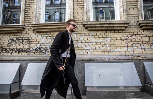 Sviatoslav Yurash: Ukrainian youngest parliament member at the streets with his weapon to defend Kyiv