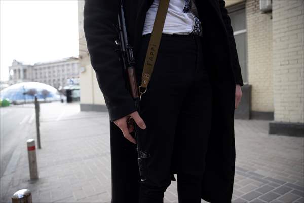 Sviatoslav Yurash: Ukrainian youngest parliament member at the streets with his weapon to defend Kyiv
