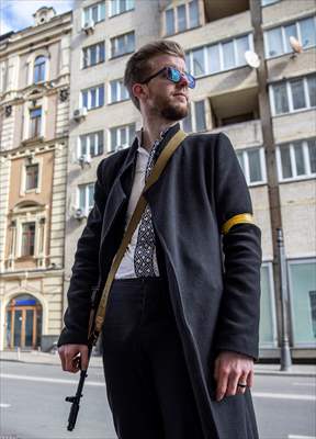 Sviatoslav Yurash: Ukrainian youngest parliament member at the streets with his weapon to defend Kyiv