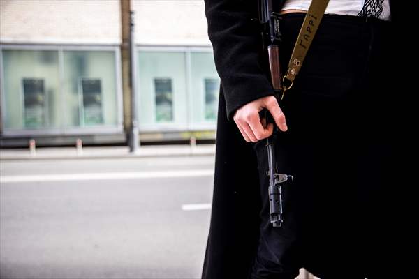 Sviatoslav Yurash: Ukrainian youngest parliament member at the streets with his weapon to defend Kyiv