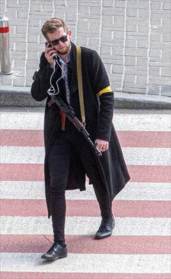 Sviatoslav Yurash: Ukrainian youngest parliament member at the streets with his weapon to defend Kyiv