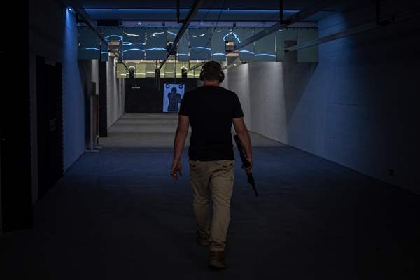 Volunteers' military training in Czech Republic's Brno