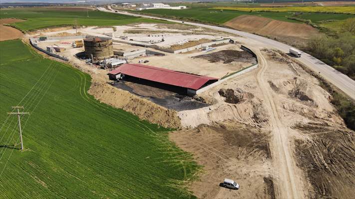 Edirne'de deposundan tarım arazilerine zift yayılan şirketin faaliyetleri durduruldu