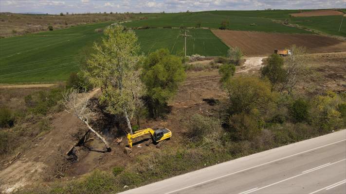 Edirne'de deposundan tarım arazilerine zift yayılan şirketin faaliyetleri durduruldu