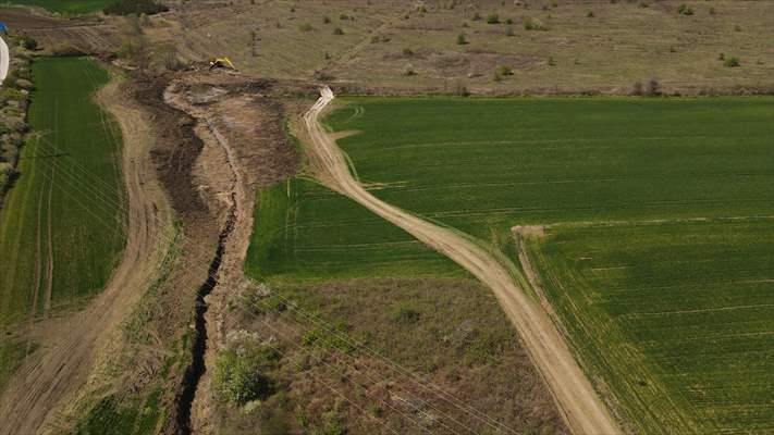 Edirne'de deposundan tarım arazilerine zift yayılan şirketin faaliyetleri durduruldu