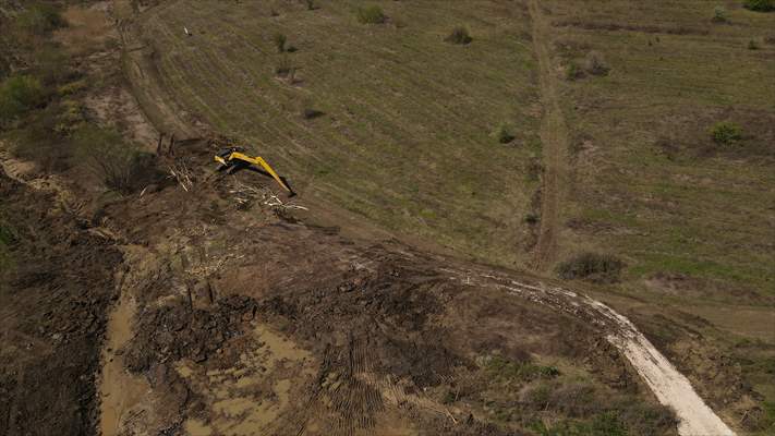 Edirne'de deposundan tarım arazilerine zift yayılan şirketin faaliyetleri durduruldu