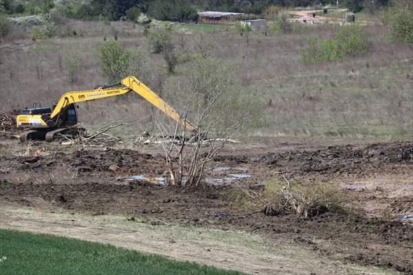 Edirne'de deposundan tarım arazilerine zift yayılan şirketin faaliyetleri durduruldu