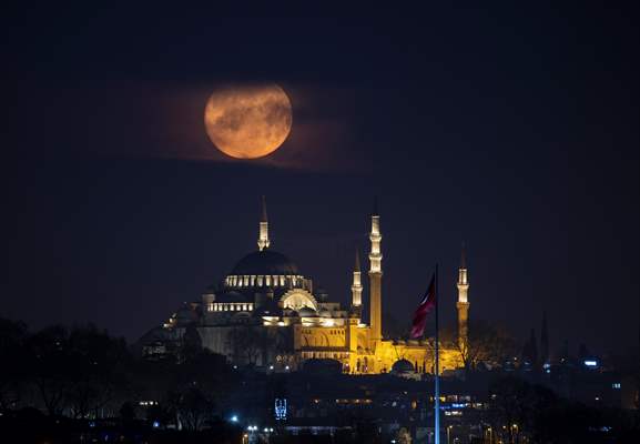 Full Moon in Istanbul