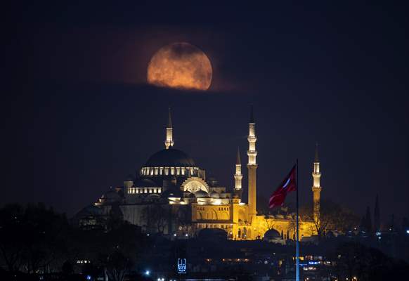 Full Moon in Istanbul