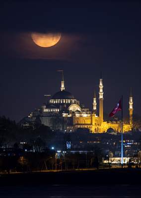 Full Moon in Istanbul