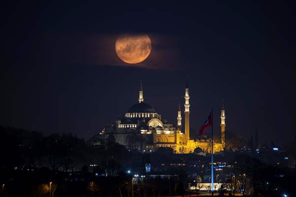 Full Moon in Istanbul