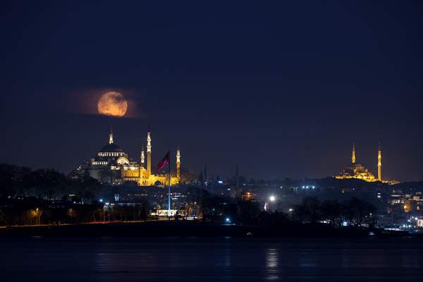 Full Moon in Istanbul