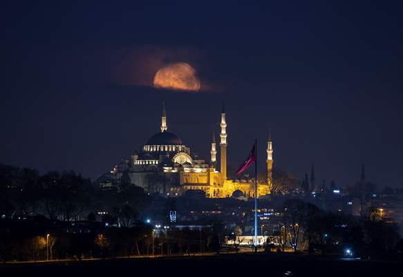 Full Moon in Istanbul