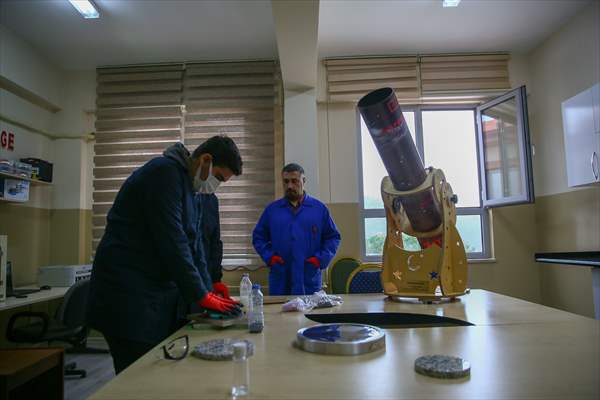 İzmir'de liseliler atık malzemelerden yararlanarak teleskop yaptı