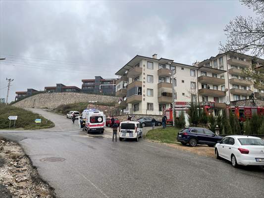Sakarya'da ev yangınında 1'i bebek 4 kişi dumandan etkilendi