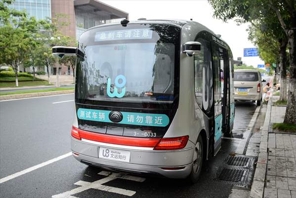 Self-driving bus goes into run in Guangzhou