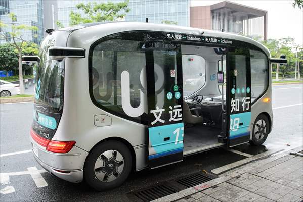 Self-driving bus goes into run in Guangzhou