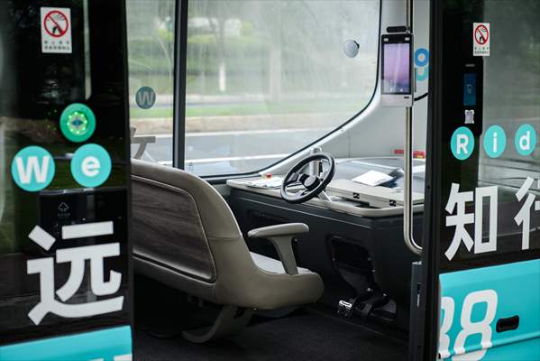 Self-driving bus goes into run in Guangzhou