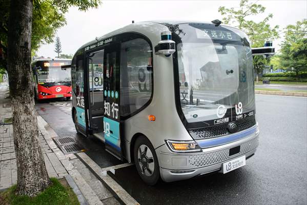 Self-driving bus goes into run in Guangzhou