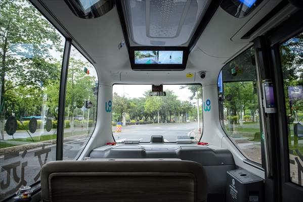 Self-driving bus goes into run in Guangzhou