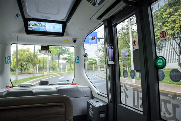 Self-driving bus goes into run in Guangzhou