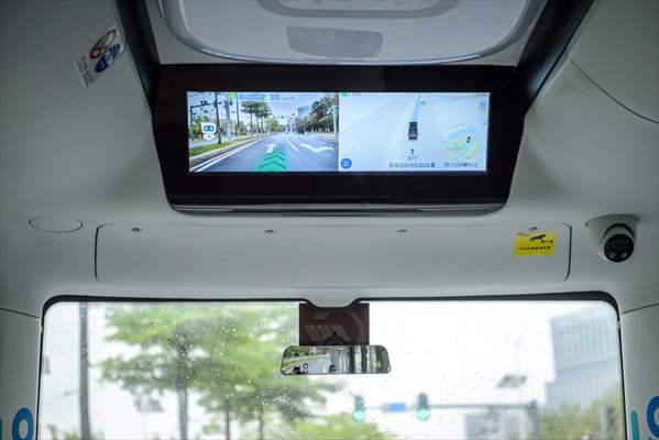 Self-driving bus goes into run in Guangzhou